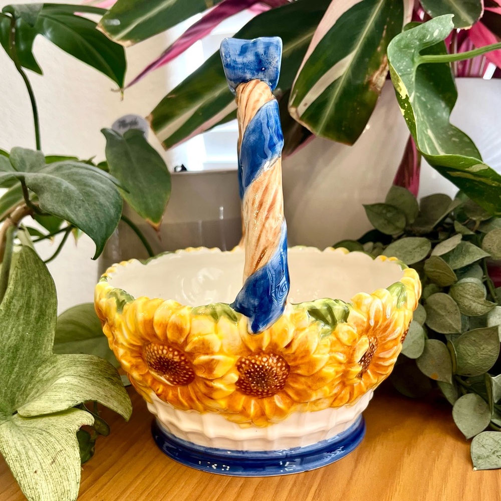 Vintage Ceramic Sunflower Basket Circa 1990’s - Picture 3 of 14